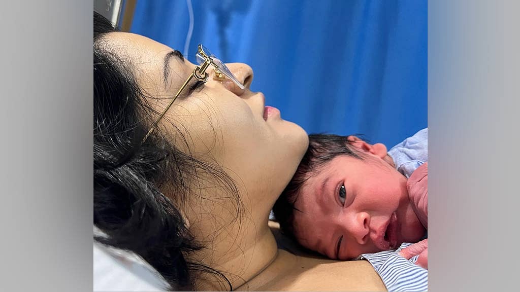 সন্তানের মুখ দেখালেন, নাম জানালেন পরীমনি