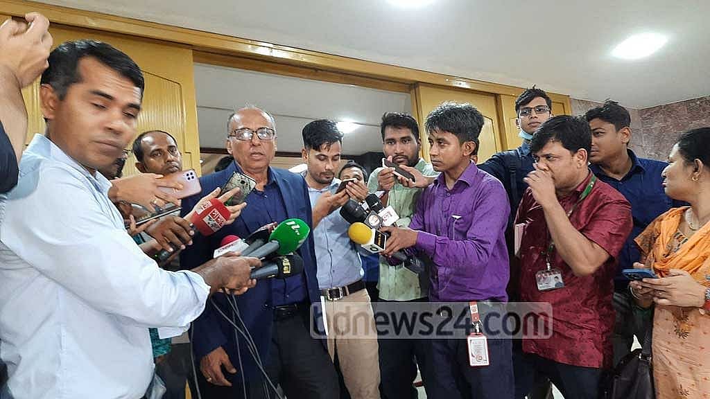ডলার কেনা-বেচায় দামের ব্যবধান ১ টাকার বেশি নয়, সীমা বেঁধে দিল কেন্দ্রীয় ব্যাংক