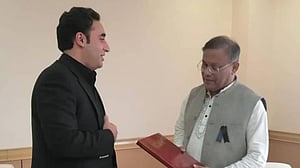 কম্বোডিয়া যাওয়ার পথে চট্টগ্রামে নামলেন বিলাওয়াল ভুট্টো