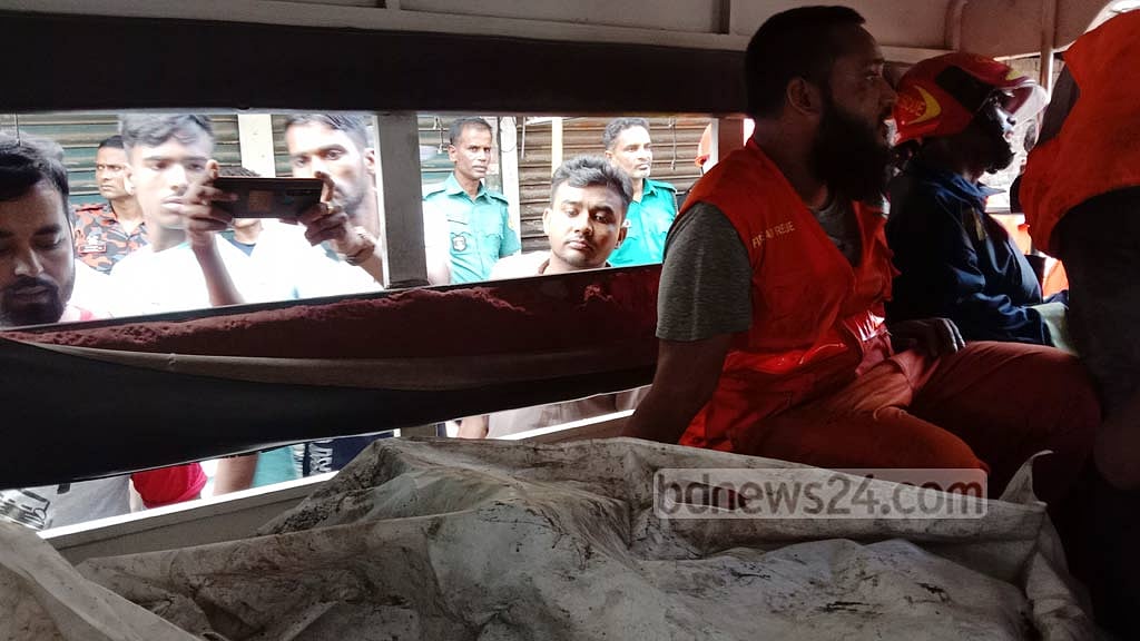‘পুইড়া মরতে নাতিডারে ঢাকায় আনলাম’