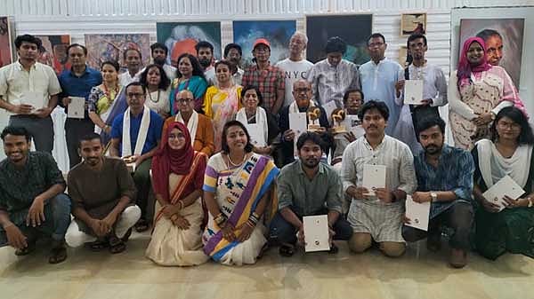 ‘মনরা পশিবে’ চিত্র প্রদর্শনী শুরু হয়েছে নরসিংদীতে
