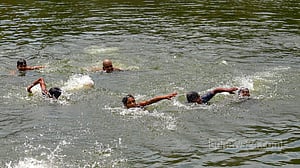 পানিতে ডুবে শিশুমৃত্যু রোধে যা জানা দরকার