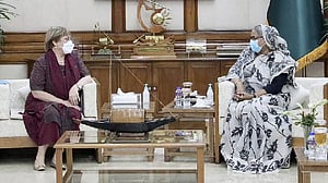 আওয়ামী লীগ নেতা-কর্মীরা অফিস প্রাঙ্গণেও নিরাপদ ছিলেন না