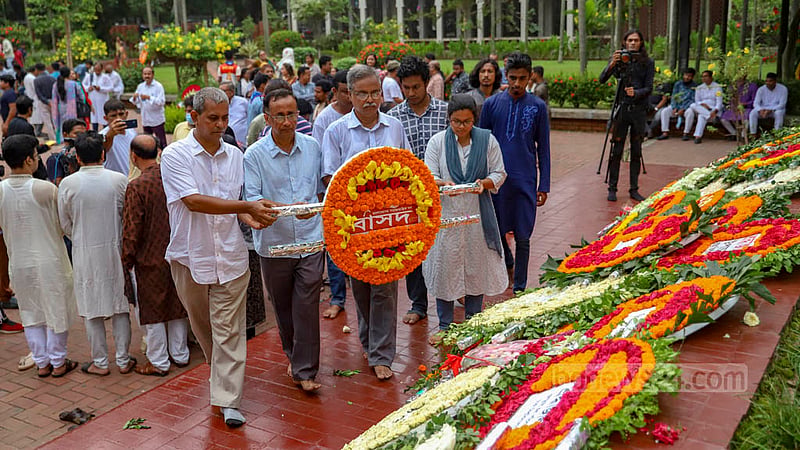 জাতীয় কবি কাজী নজরুল ইসলামের মৃত্যুবার্ষিকীতে শনিবার তার সমাধিতে ফুল দিয়ে শ্রদ্ধা জানায় বাসদ।