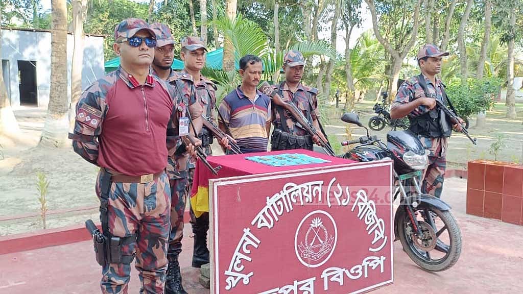 শার্শায় প্রায় আড়াই কেজি স্বর্ণ উদ্ধার, ‘পাচারকারী’ আটক