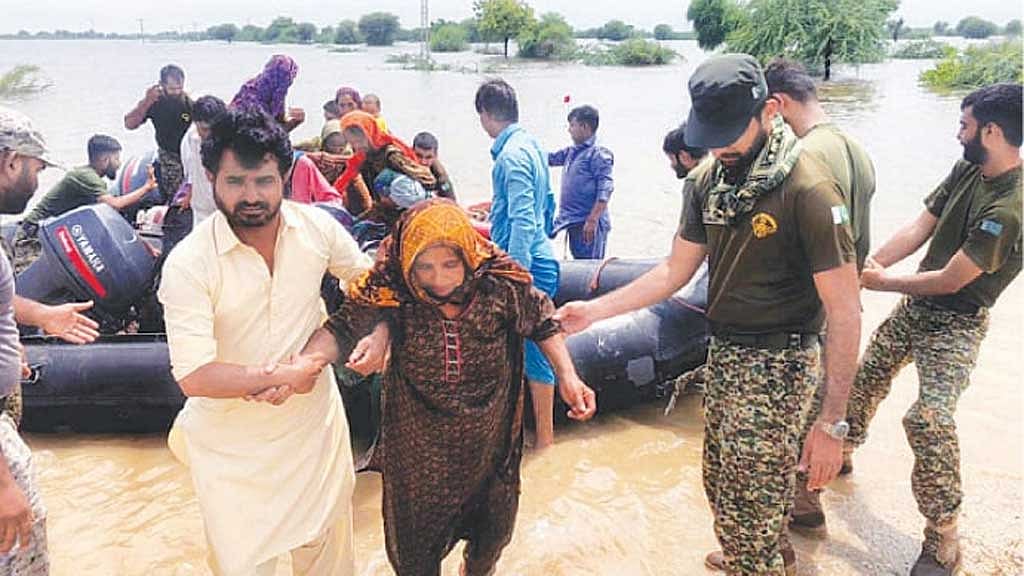ব্যাপক বন্যায় ৮৩০ জনের মৃত্যু, সাহায্য চায় পাকিস্তান