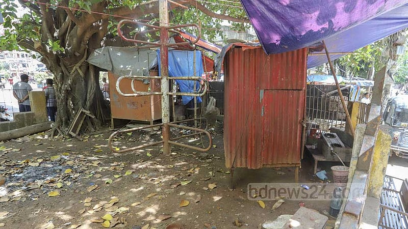 শুধু চাষাবাদই নয়, পার্কের দুই অংশে বসানো হয়েছে দোকান। 