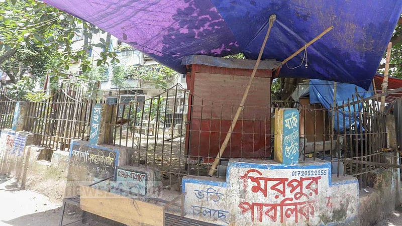 শুধু চাষাবাদই নয়, পার্কের দুই অংশে বসানো হয়েছে দোকান। 