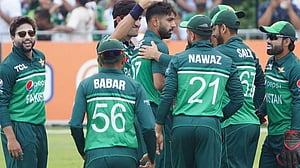 ফখরের সেঞ্চুরি, বাবরের ফিফটিতে জিতল পাকিস্তান