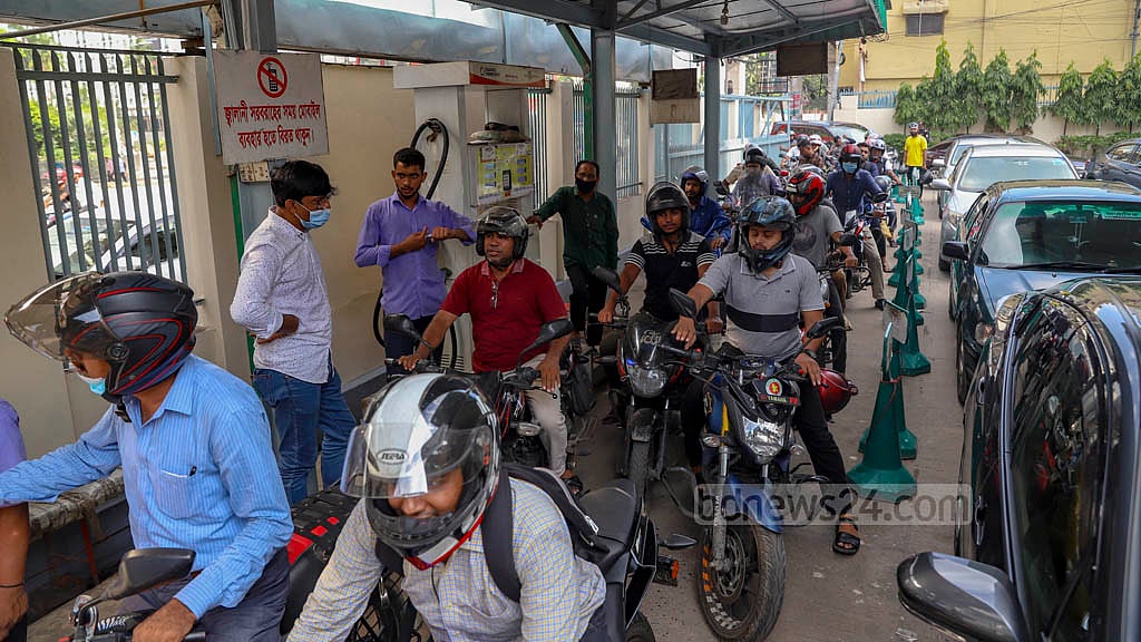 জ্বালানির মূল্য বৃদ্ধিতে ‘সমর্থন নেই’ ব্যবসায়ীদের
