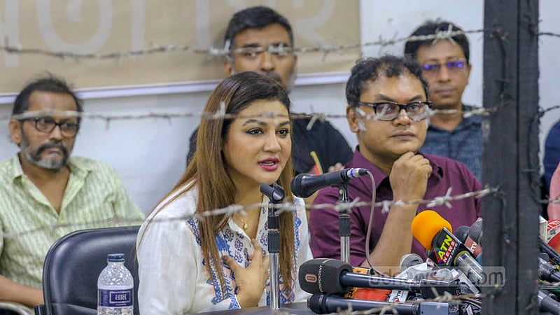 ‘বাংলা চলচ্চিত্র বা কনটেন্টে সেন্সরশিপ খড়গ, গল্প বলার স্বাধীনতা চাই’ শিরোনামে বৃহস্পতিবার ঢাকা রিপোর্টার্স ইউনিটিতে মতবিনিময় সভায় অভিনেত্রী জয়া আহসান।