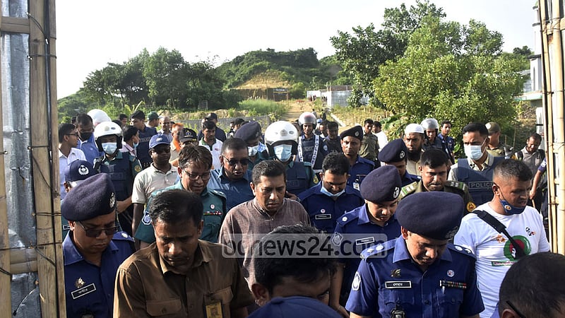 পাহাড়, টিলা কেটে গড়ে তোলা সীতাকুণ্ডের ‘আলী নগর আবাসিক প্রকল্প’ পরিদর্শন করেন প্রশাসনের ঊর্ধ্বতন কর্মকর্তারা।