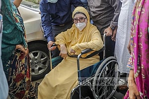 ‘টিপস’ করা হল খালেদা জিয়ার লিভারে