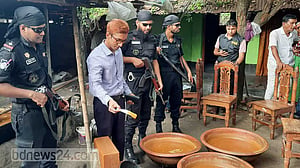 আখের বালাই নেই, নাম তবু তার ‘আখের গুড়’