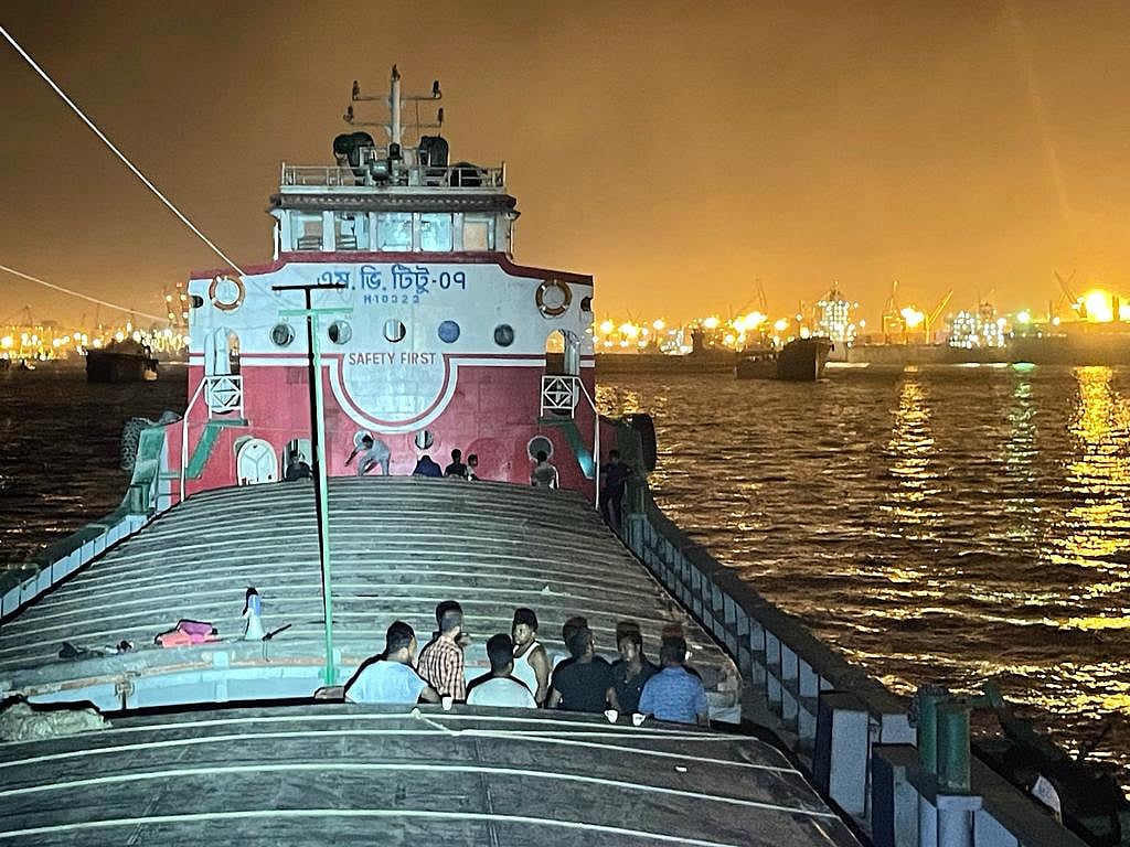 কাটার জন্য আনা জাহাজের লোহা চুরি, গ্রেপ্তার ৯