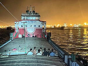 কাটার জন্য আনা জাহাজের লোহা চুরি, গ্রেপ্তার ৯