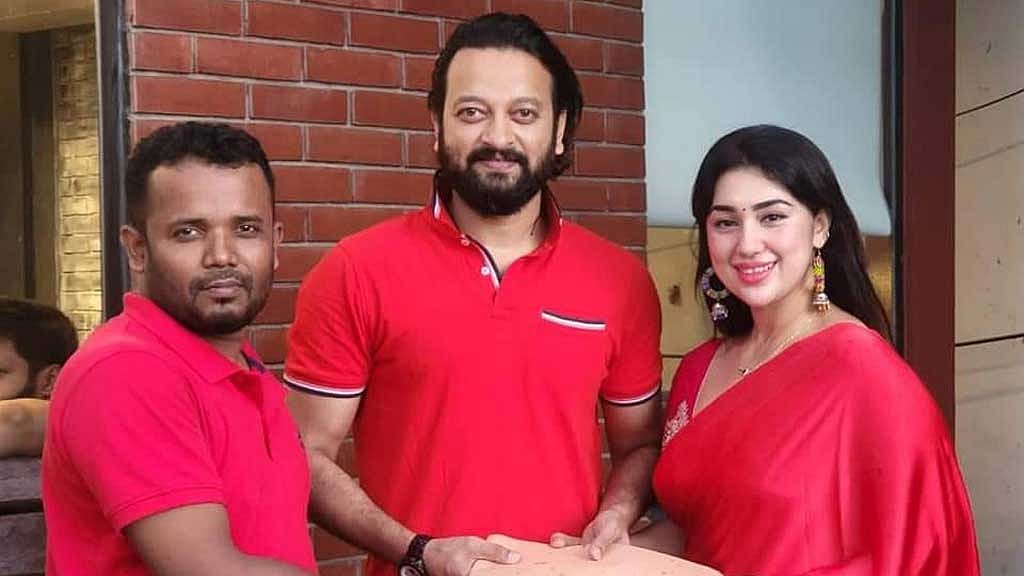 ‘লাল শাড়ি’ নিয়ে প্রযোজনায় অপু বিশ্বাস