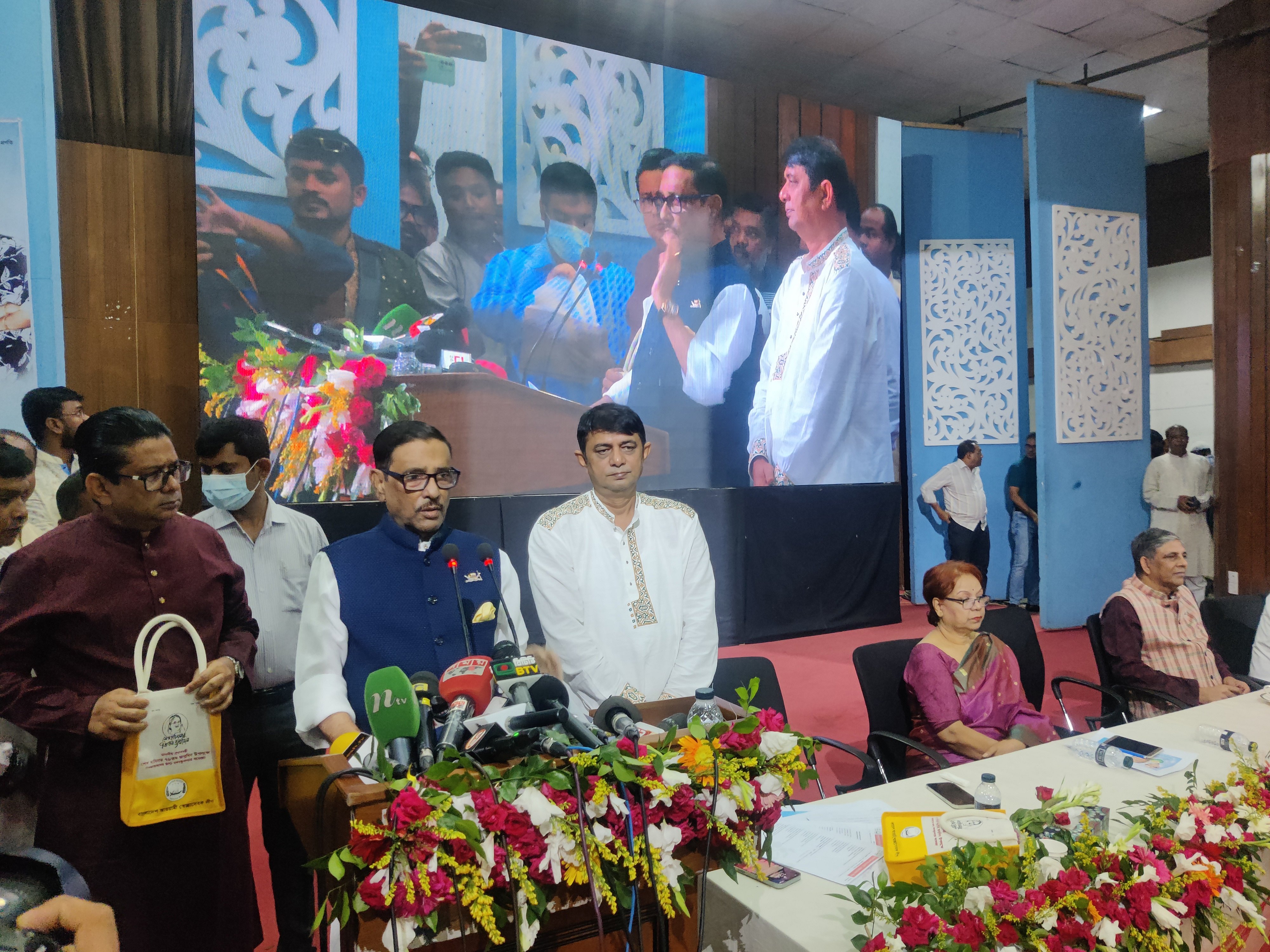 লাঠি নিয়ে মাঠে এলে ‘খবর’ আছে: বিএনপিকে কাদের