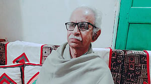 চলে গেলেন রণেশ মৈত্র