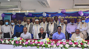 বর্ষীয়ান গণিতবিদদের সংবর্ধনা দিল গণিত সমিতি