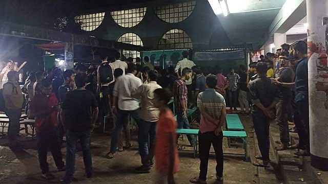 খাবারে 'পচা' মাংস, ঢাবির হলে দোকান বন্ধ