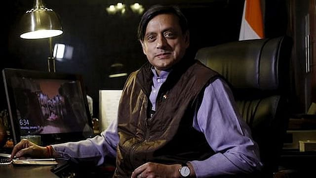 কংগ্রেস সভাপতি পদের দৌড়ে শশী থারুর, লড়াই হবে খড়গের সঙ্গে
