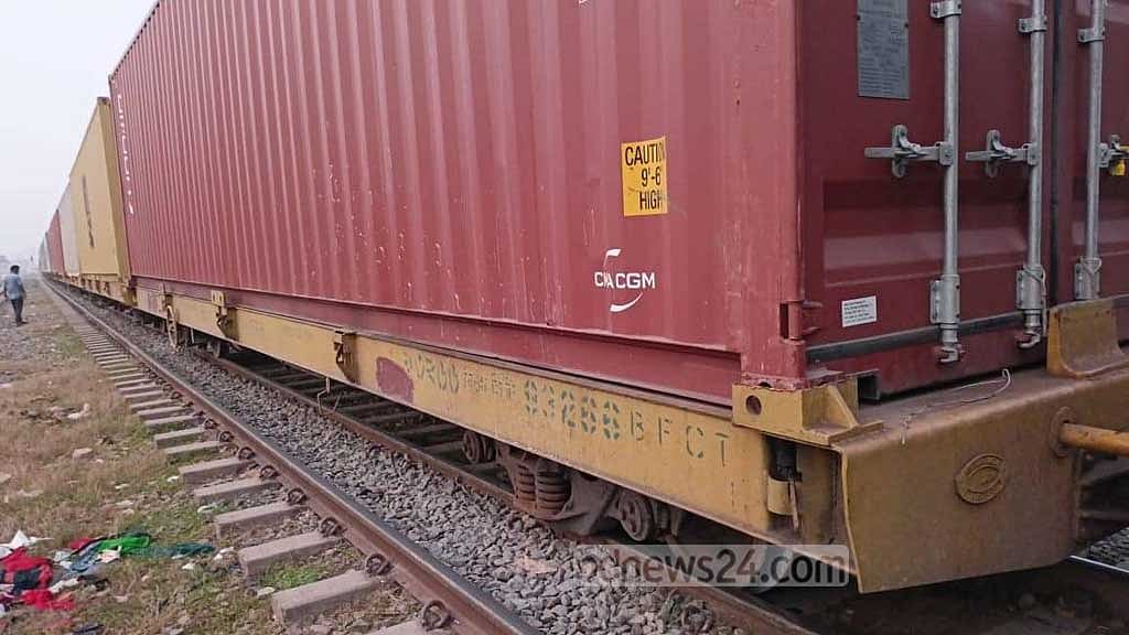 ঢাকার সঙ্গে উত্তর ও পশ্চিমের রেল চালু ৮ ঘণ্টা পর