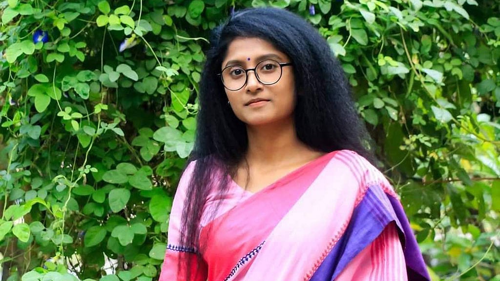 রাজধানীতে রিকশা থেকে পড়ে আহত তরুণীর মৃত্যু