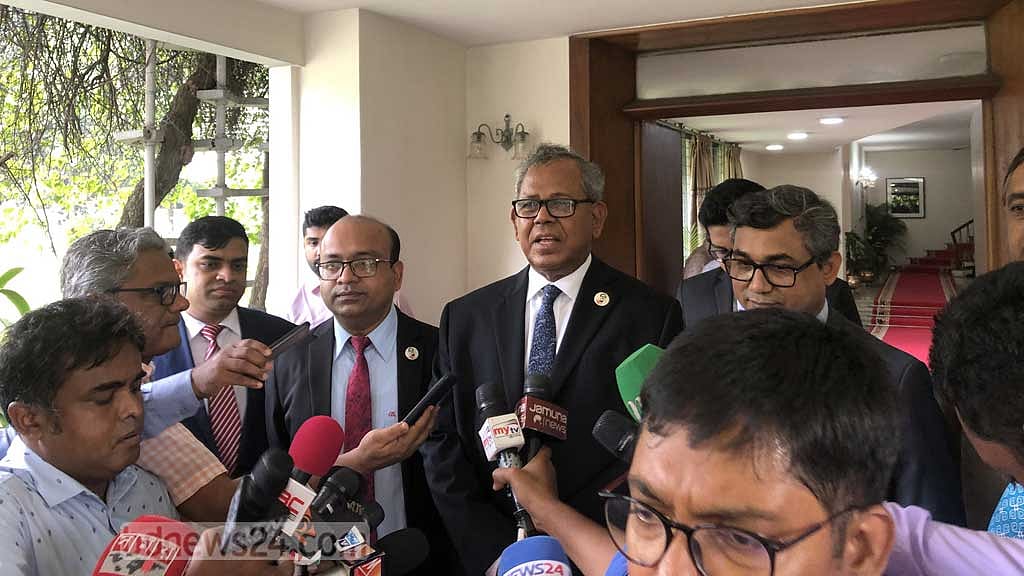 মিয়ানমারকে ’ফায়দা’ লুটতে দেব না: রাষ্ট্রদূতদের ডেকে জানাল ঢাকা
