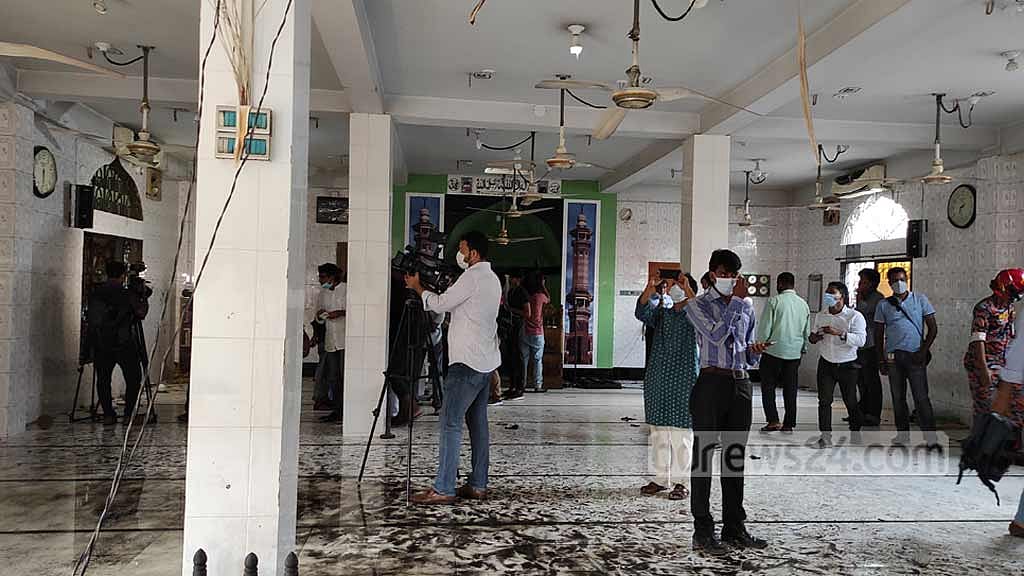 মসজিদে বিস্ফোরণ: ‘আমাগো শোক আছে, কিন্তু কপালে বিচার নাই’