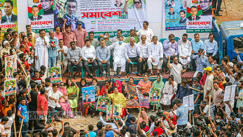 দেশের বিভিন্ন স্থানে দলীয় কর্মসূচিতে পুলিশের ‘হামলার’ প্রতিবাদে সোমবার ঢাকার হাজারীবাগ এলাকায় বিক্ষোভ সমাবেশ করে বিএনপি।