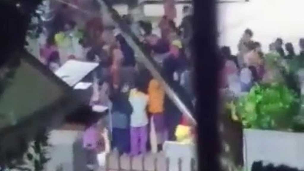 ছাত্রলীগ নেত্রীকে ‘মারধর’, মধ্যরাতে উত্তপ্ত ইডেন কলেজ