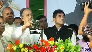 কর্মীদের ‘গালি দিয়ে’ শোকজ পেলেন আওয়ামী লীগ নেতা