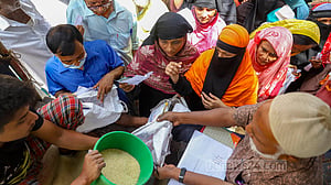 ওএমএসের চালের জন্য ভিড়