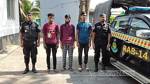 ‘বাবাকে হত্যায়’ ছেলেসহ গ্রেপ্তার চার