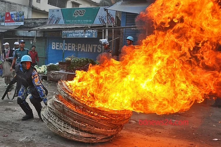 রাজনৈতিক সহিংসতাই তবে ভবিতব্য!
