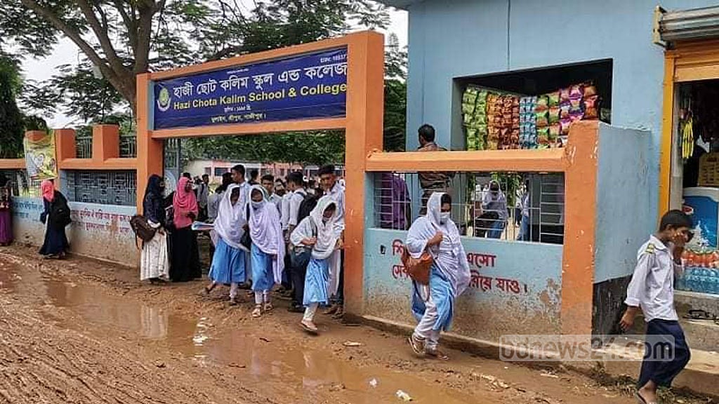 পরীক্ষার হলে ফেইসবুক লাইভ, দুই এসএসসি পরীক্ষার্থী বহিষ্কার