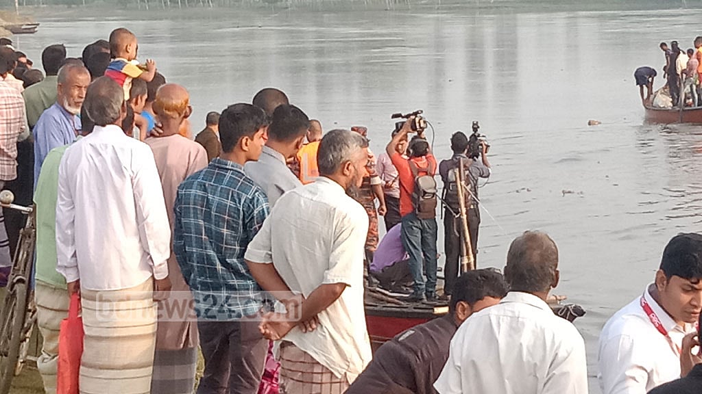 করতোয়ায় নৌকাডুবি: ৪০ কিলোমিটার দূরে আত্রাইয়ে মিলল ৭ লাশ