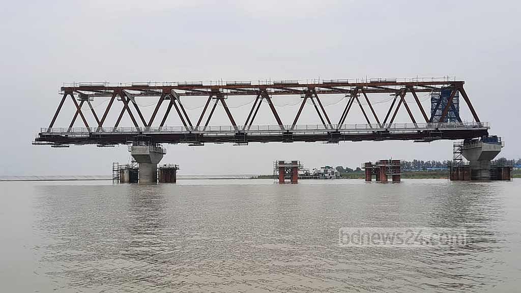 যমুনার ওপর রেলসেতুর নির্মাণ কাজ এগিয়ে চলছে