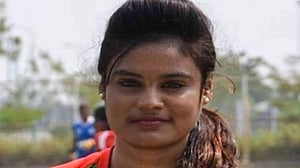 সাফজয়ী ফুটবলার আঁখিকে দেওয়া জমির মামলা প্রত্যাহার