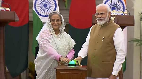 রামপাল বিদ্যুৎকেন্দ্র ও রূপসা রেলসেতু উদ্বোধন করলেন মোদী ও হাসিনা