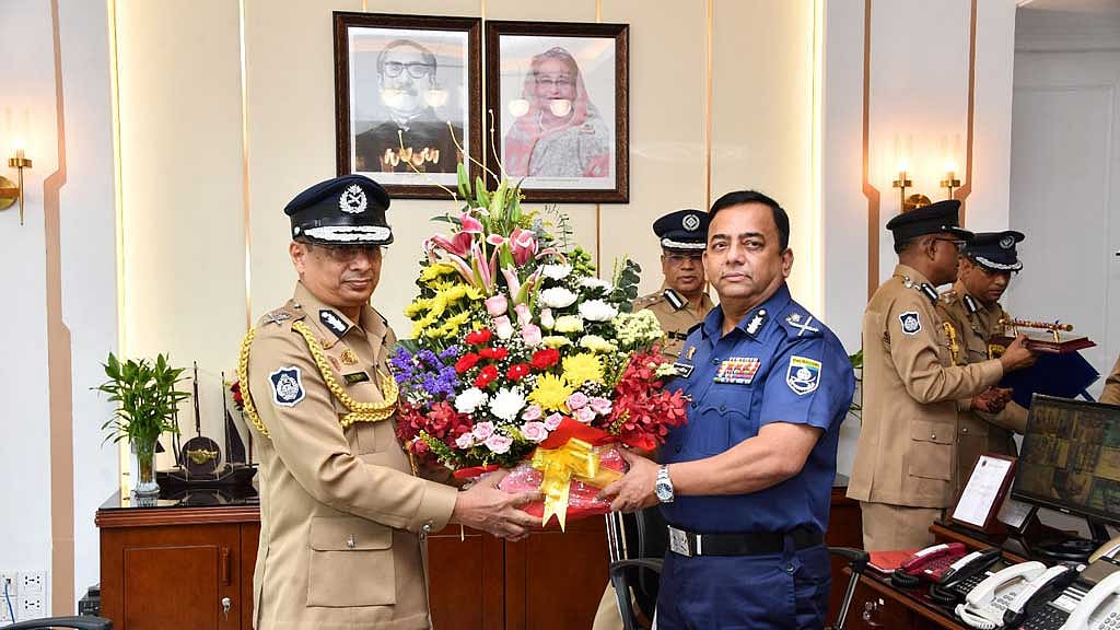 পুলিশের নেতৃত্ব বুঝে নিলেন আবদুল্লাহ আল-মামুন