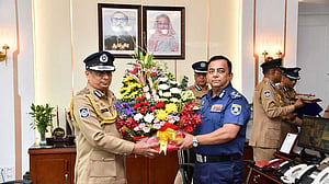 পুলিশের নেতৃত্ব বুঝে নিলেন আবদুল্লাহ আল-মামুন
