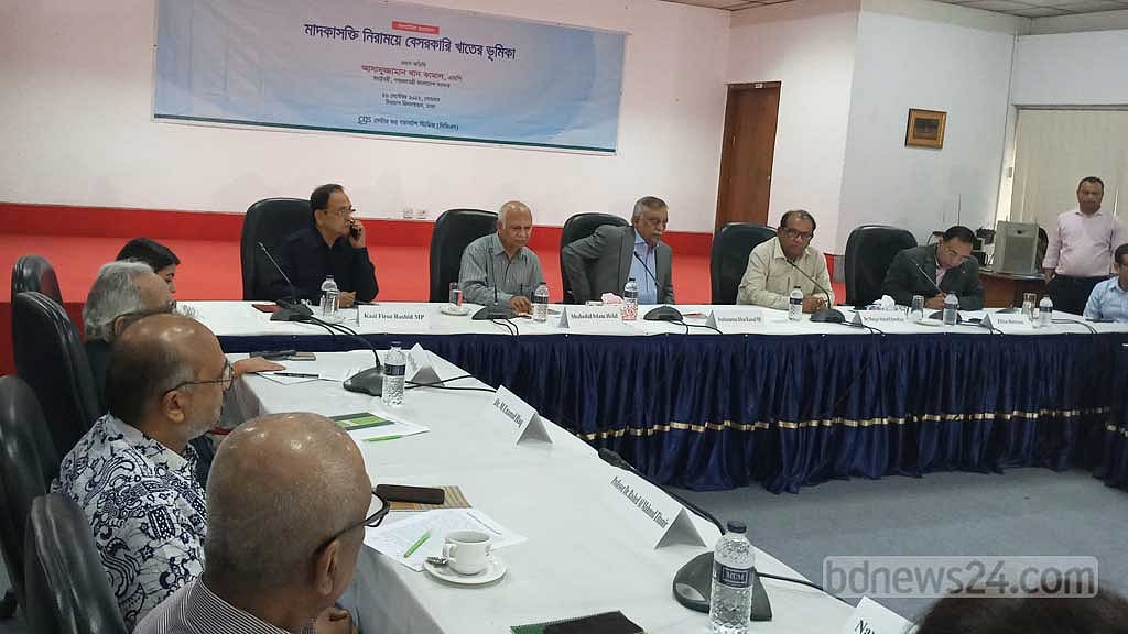 মাদকে পুলিশ, সাংবাদিক, বিত্তবানরাও: স্বরাষ্ট্রমন্ত্রী