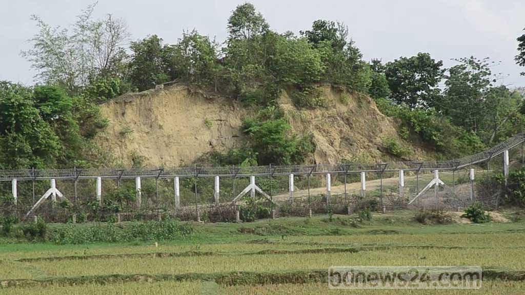 নাইক্ষ্যংছড়ি সীমান্তে বিজিবি প্রধান, টেকনাফের ওপারে ফের গোলাগুলির শব্দ