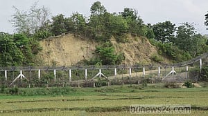 রাতে মিয়ানমারের মুহুর্মুহু গুলি, কেঁপে উঠছে তুমব্রু সীমান্ত
