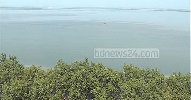 নাফ নদীর তীরে গুড়ের বস্তায় ২ কেজি সোনার বার