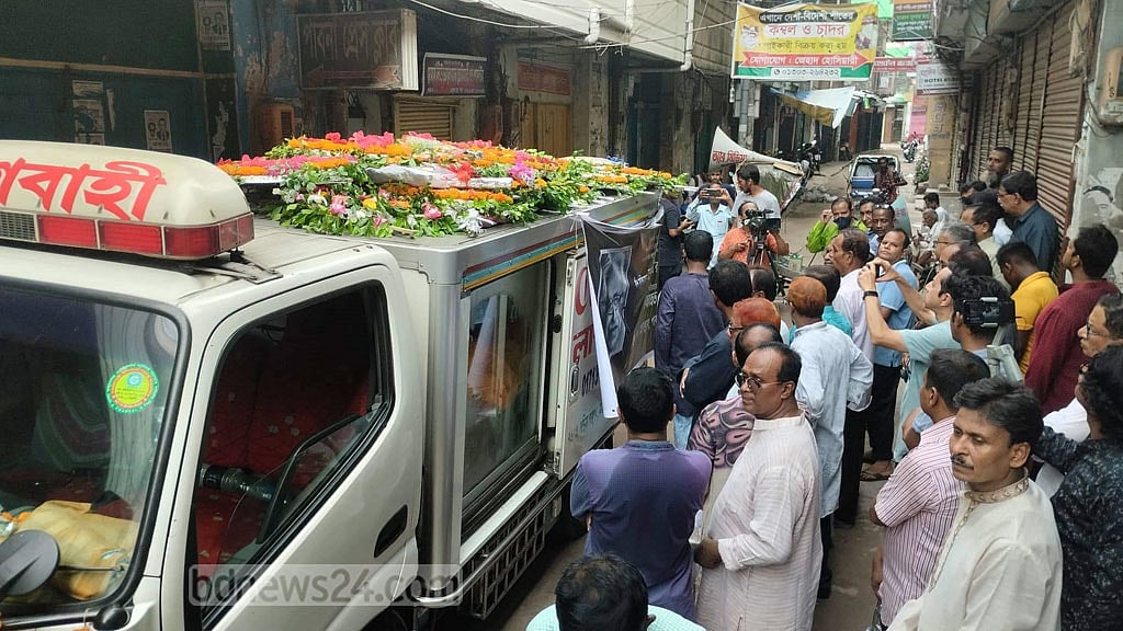 সাংবাদিক রণেশ মৈত্রের শেষকৃত্য সম্পন্ন