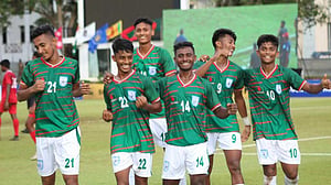 মিরাজুলের হ্যাটট্রিকে মালদ্বীপকে গুঁড়িয়ে সেমিতে বাংলাদেশ