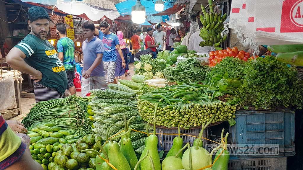 ‘সবজির বাজারেও হাত পোড়ার অবস্থা’